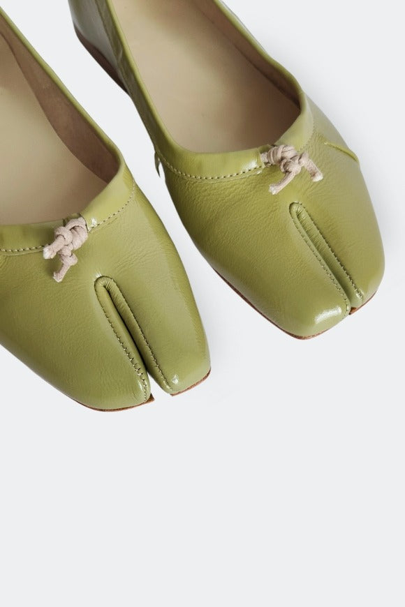 859321 Lakora tabi ballet flats
