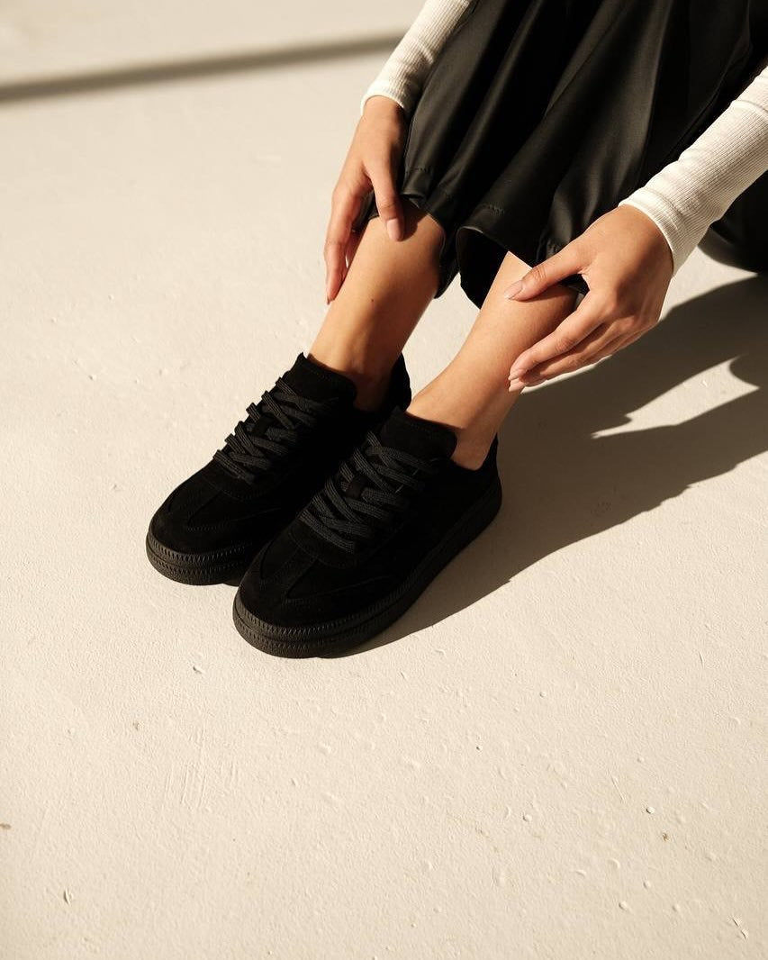 Black sneakers Lisa