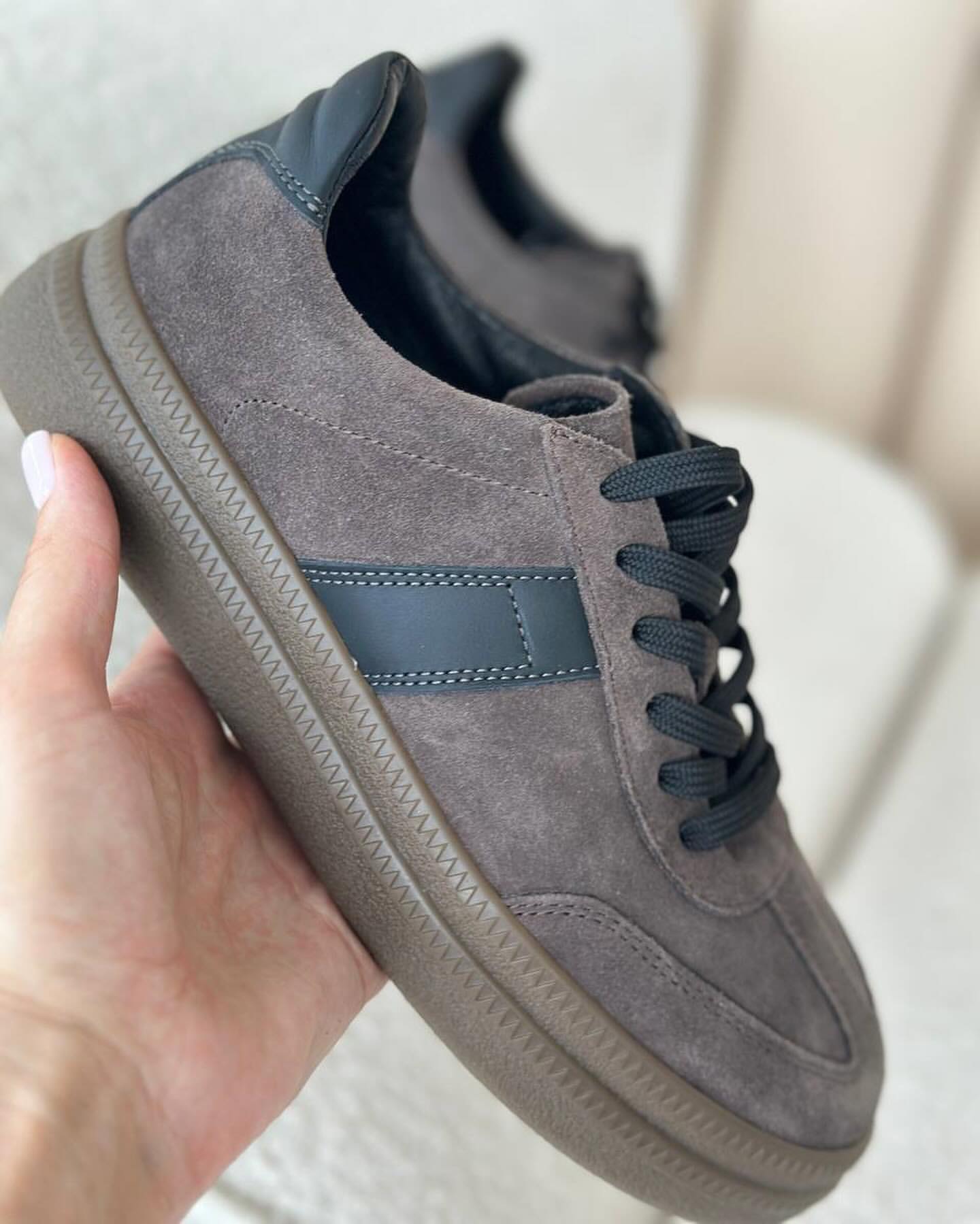 Gray-brown sneakers Lisa