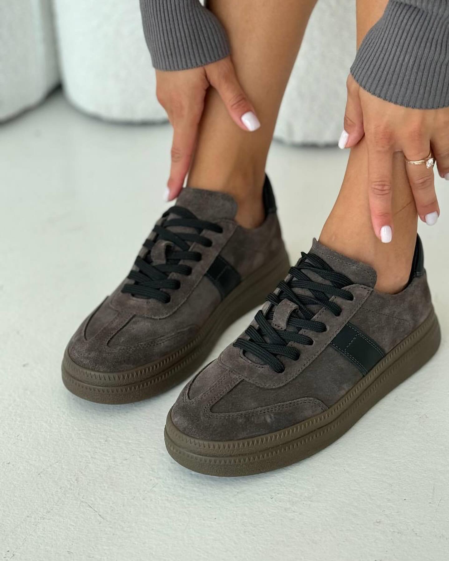 Gray-brown sneakers Lisa