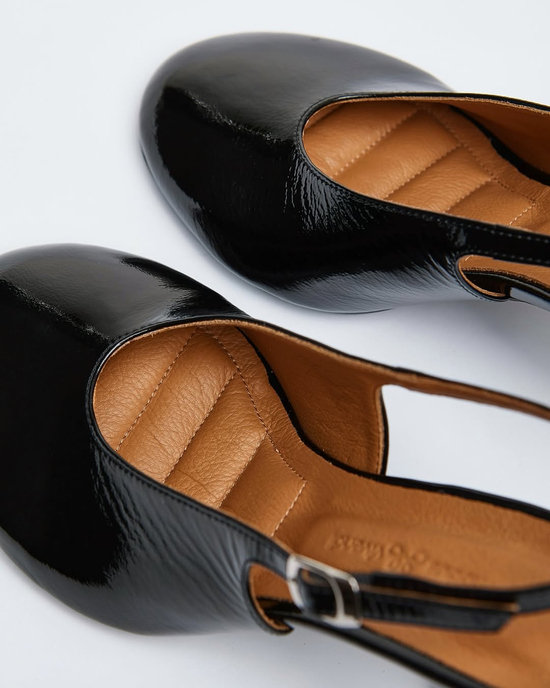 Patent black slingbacks