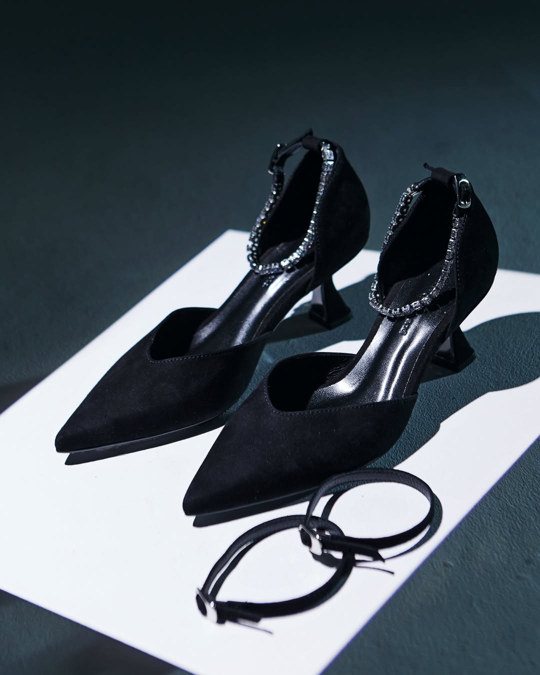 Black suede pumps Modus