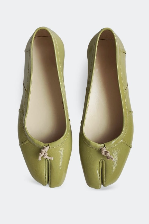859321 Lakora tabi ballet flats